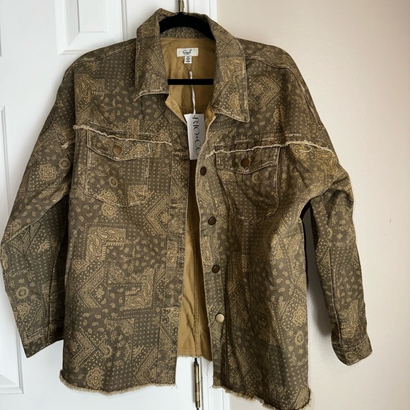 Green distressed denim-style jacket - Picture 1 of 3